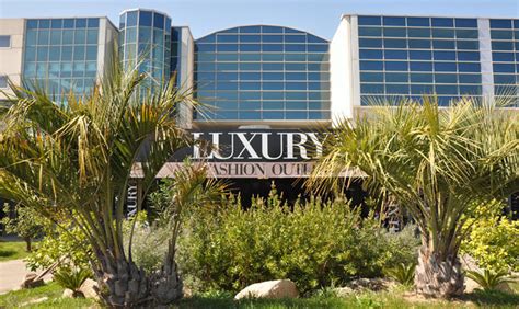 luxury outlet olbia orari apertura